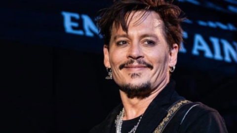Johnny Depp foi encontrado inconsciente em hotel minutos antes de show com sua banda, diz site