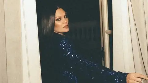 Jessie J fala sobre sua luta contra o câncer de mama: "Chutar a morte para longe"